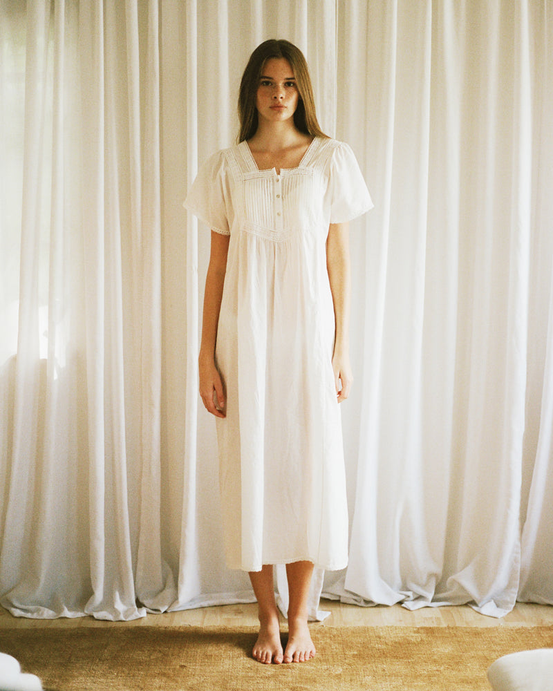 N°2 — The Classic Sheer